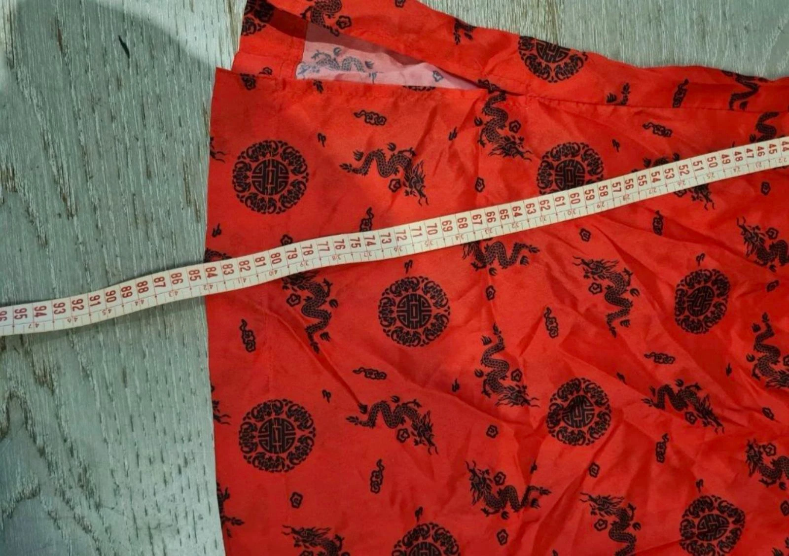 Oriëntaals rood kostuumjurkje. Maat 3/ 4 jaar – photo 6